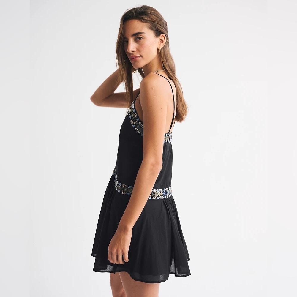 Abercrombie & Fitch V-Neck Flowy Mini Skort - Picture 3 of 8